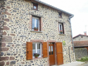 Maison de bourg restaurée avec cour privative au coeur d'un village paisible, proche gorges de l'Allier et sites historiques - FR-1-582-220